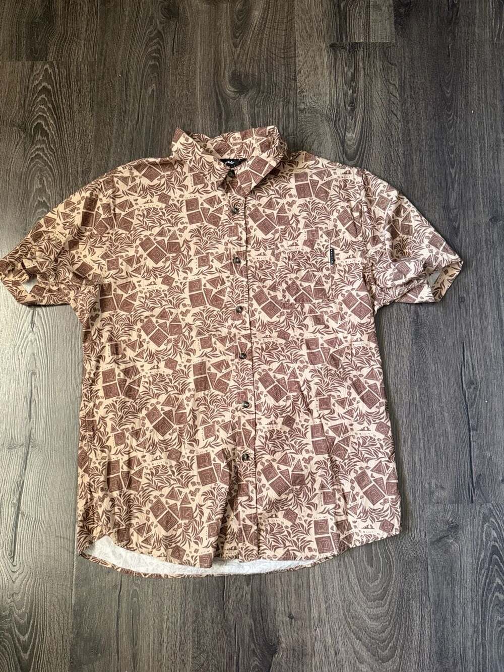 Rusty Men's Short Sleeve Button-Down Camp Shirt Brown Geometric Print Size L